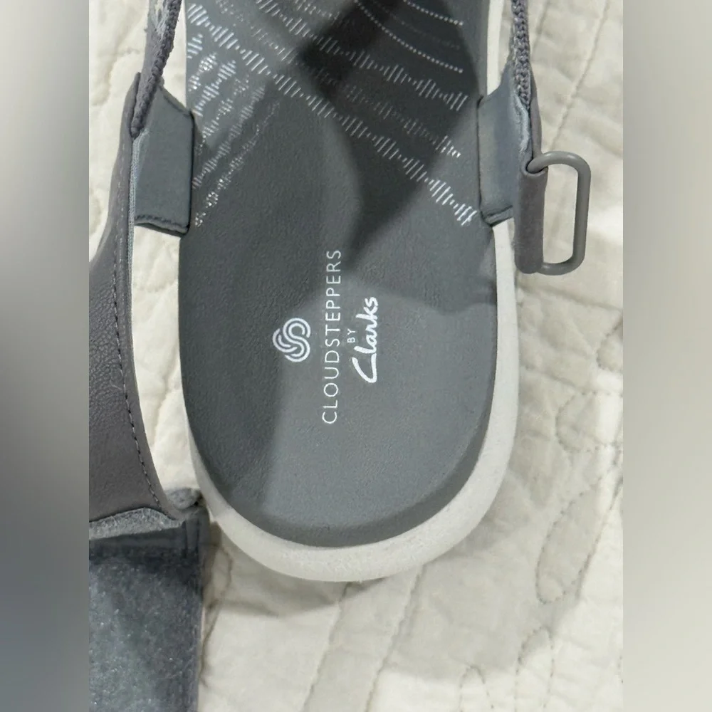 Cloudsteppers by Clarks Gray Sandals Womens/Femmes Size 11 W Camo